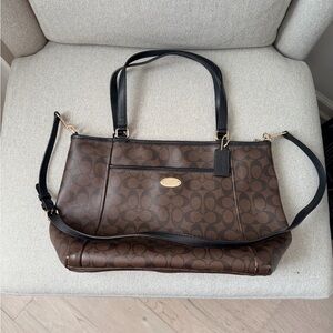 COACH PEYTON SIGNATURE POCKET TOTE BLACK BROWN